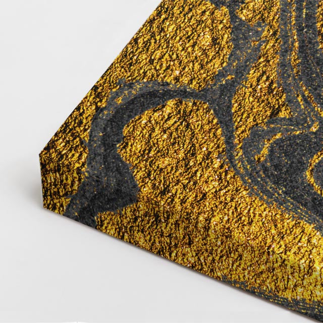 cuadro canvas abstracto fluido oro sumergido en tonos negro, dorado