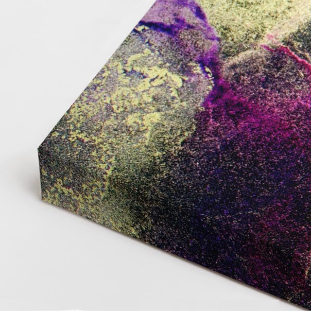 cuadro canvas abstracto fluido niebla ultravioleta en tonos morado, blanco, negro