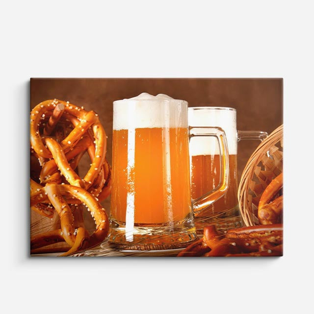 cuadro canvas cerveza brindis con pretzel horizontal