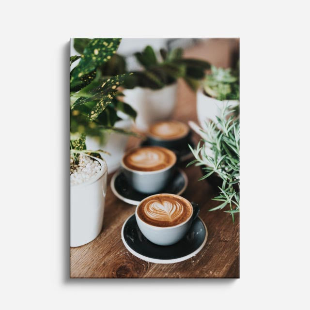 cuadro canvas latte entre hojas estilo natural fresco