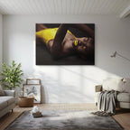cuadro canvas retrato con acentos amarillos estilo contemporáneo
