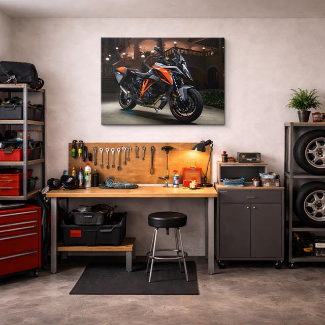 cuadro canvas vehículos ktm naranja bajo las luces horizontal