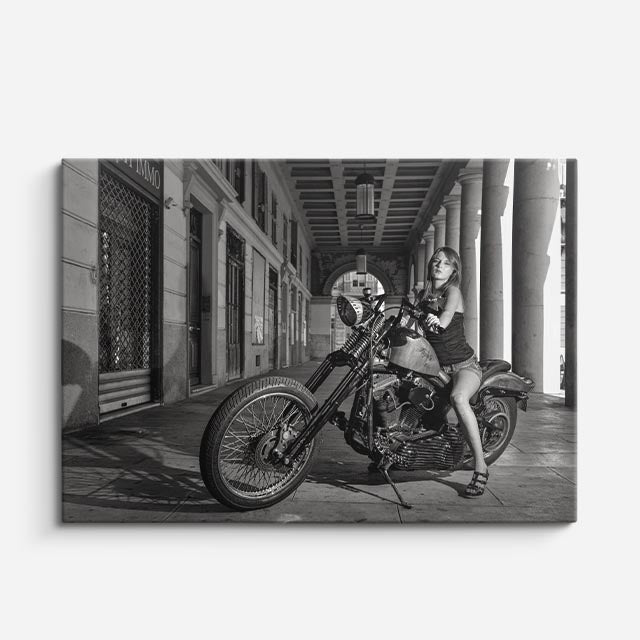 cuadro canvas vehículos chopper negra con piloto horizontal