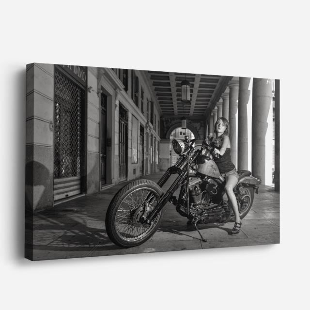 cuadro canvas vehículos chopper negra con piloto horizontal