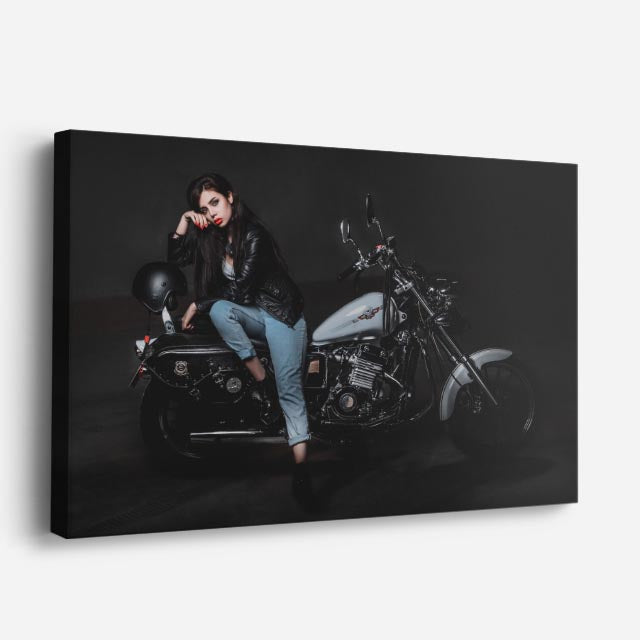 cuadro canvas vehículos piloto femenina chopper negra horizontal