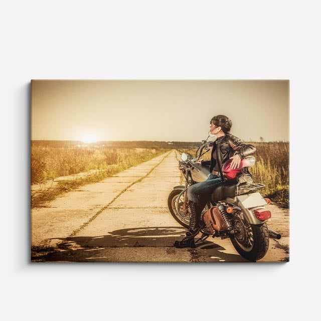 cuadro canvas vehículos pareja al atardecer dorado horizontal