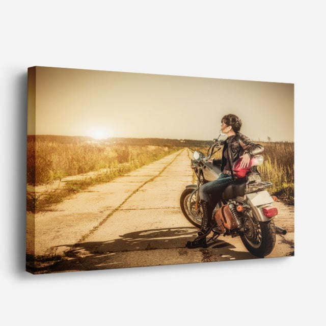 cuadro canvas vehículos pareja al atardecer dorado horizontal