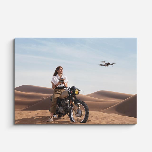 cuadro canvas vehículos clásica negra mujer en desierto horizontal