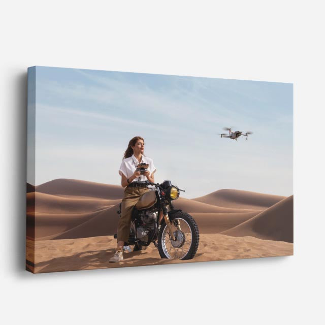 cuadro canvas vehículos clásica negra mujer en desierto horizontal