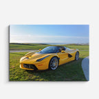 cuadro canvas vehículos laferrari amarilla campo verde horizontal