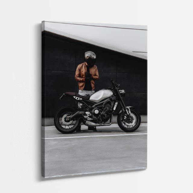 cuadro canvas vehículos piloto café racer fondo blanco vertical