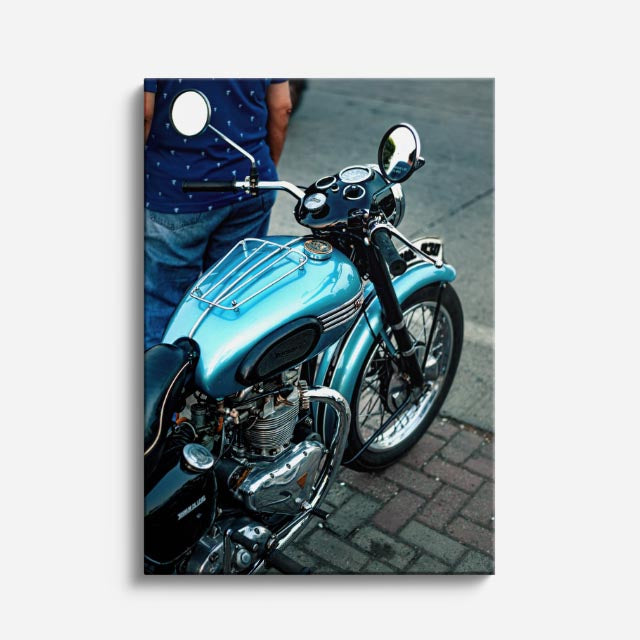 cuadro canvas vehículos chopper azul empedrado nocturno vertical