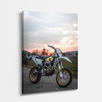 cuadro canvas vehículos scrambler crema muro ladrillo vertical