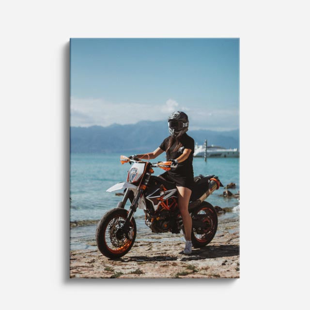 cuadro canvas vehículos piloto playa moto roja vertical
