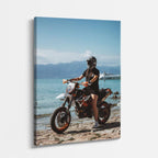 cuadro canvas vehículos piloto playa moto roja vertical