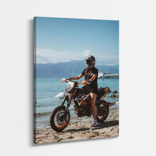 cuadro canvas vehículos piloto playa moto roja vertical