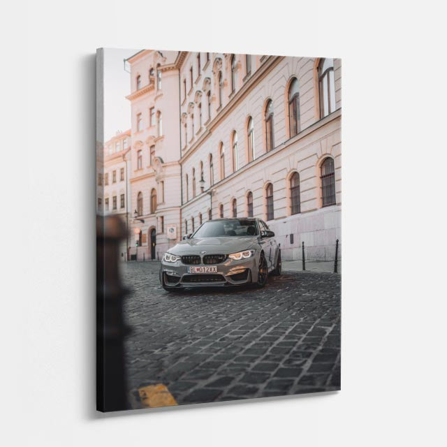 cuadro canvas vehículos bmw gris ciudad histórica vertical