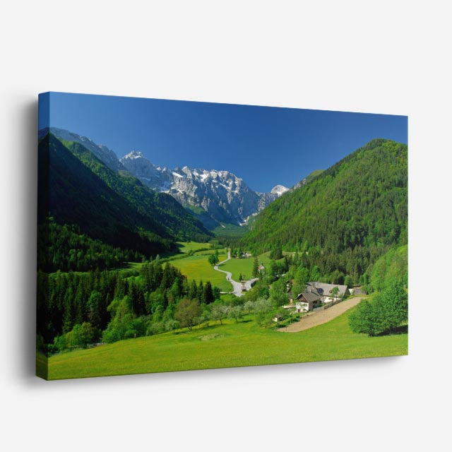 cuadro canvas bosques y naturaleza valle alpino pueblo a lo lejos horizontal