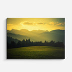 cuadro canvas bosques y naturaleza montaña verde atardecer amarillo horizontal