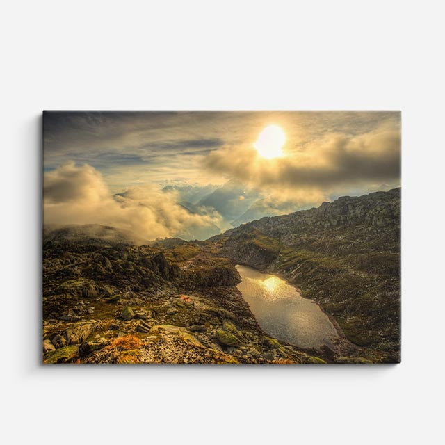 cuadro canvas bosques y naturaleza montaña sol entre nubes horizontal