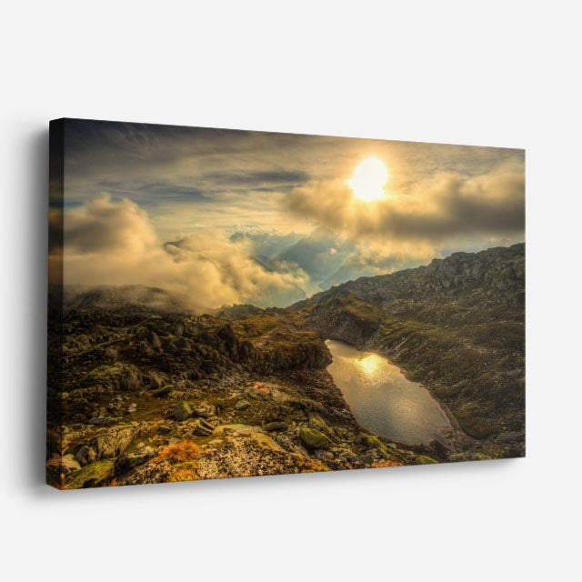 cuadro canvas bosques y naturaleza montaña sol entre nubes horizontal
