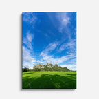cuadro canvas bosques y naturaleza pradera verde montaña cielo azul vertical