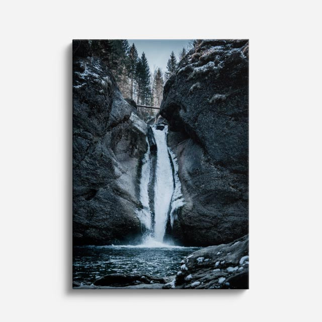 cuadro canvas cascadas cascada oscura cañón de roca vertical
