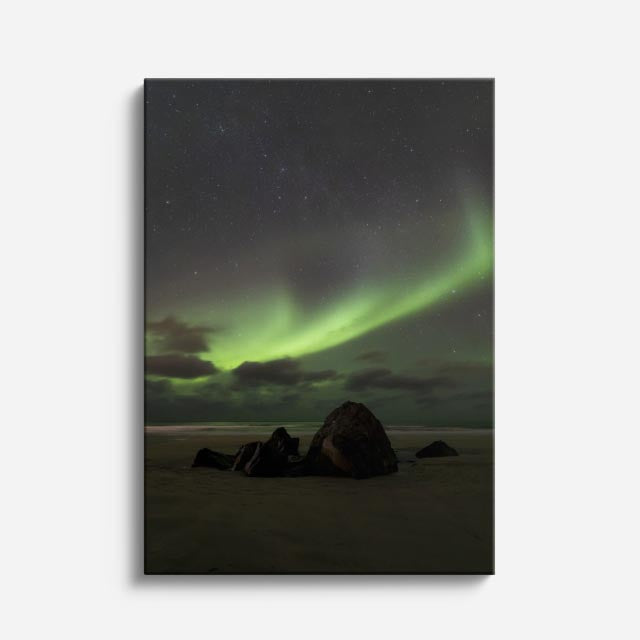 cuadro canvas cielo y noche aurora boreal verde rocas vertical