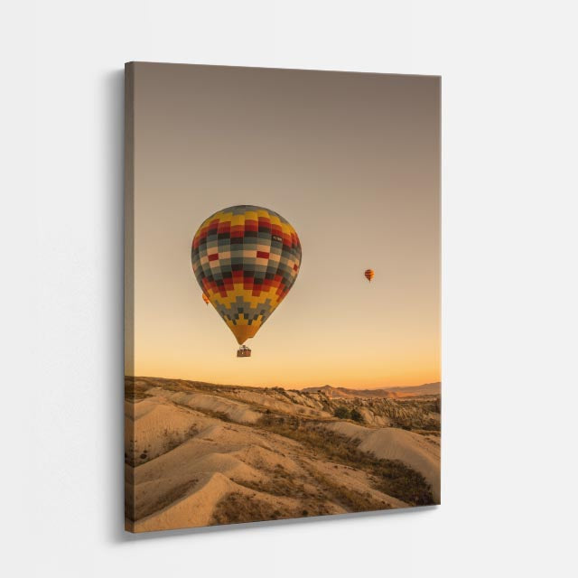 cuadro canvas desierto globo aerostático duna dorada vertical