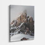 cuadro canvas montañas y nieve montaña rocosa cabaña nevada vertical