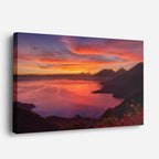 cuadro canvas mar y playa bahía montañas atardecer naranja horizontal