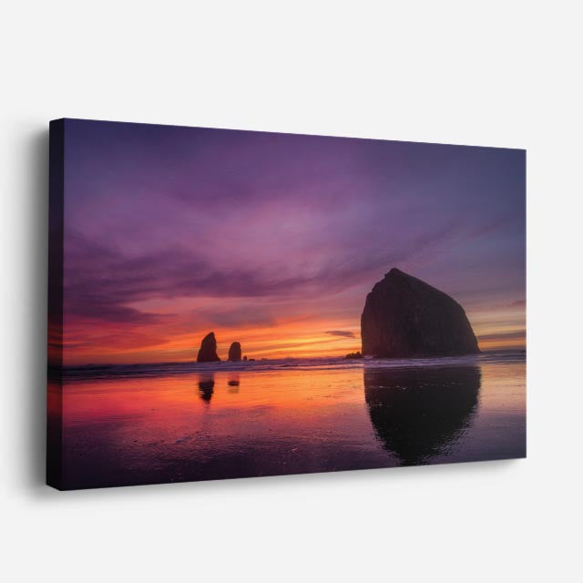 cuadro canvas mar y playa roca solitaria atardecer dramático horizontal