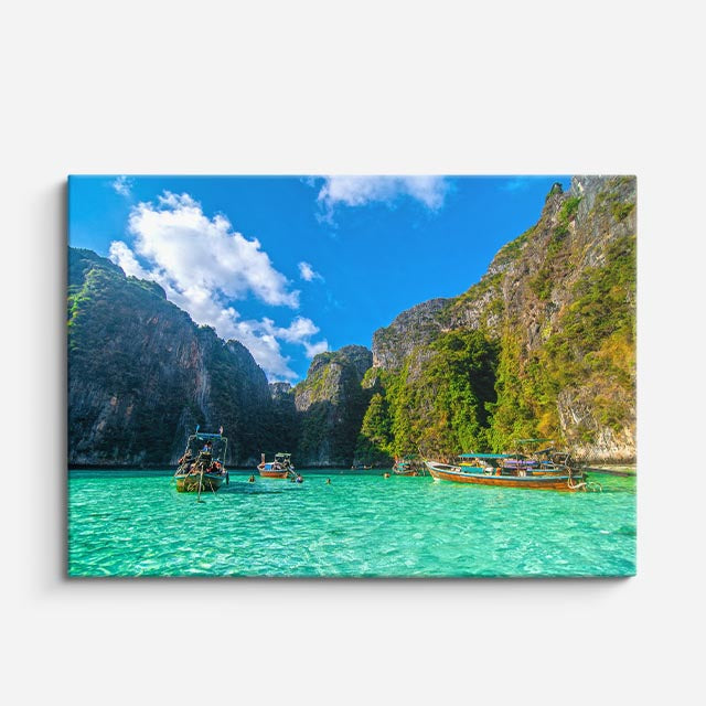 cuadro canvas mar y playa bahía acantilados turquesa barcos horizontal