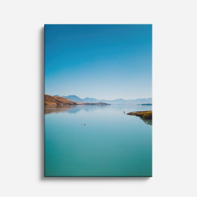 cuadro canvas mar y playa lago turquesa montañas lejanas vertical