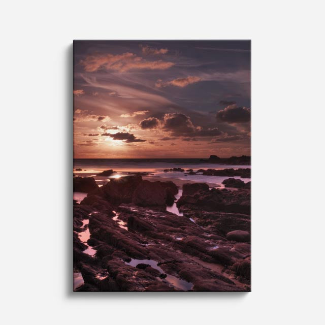 cuadro canvas mar y playa playa rocas atardecer morado vertical