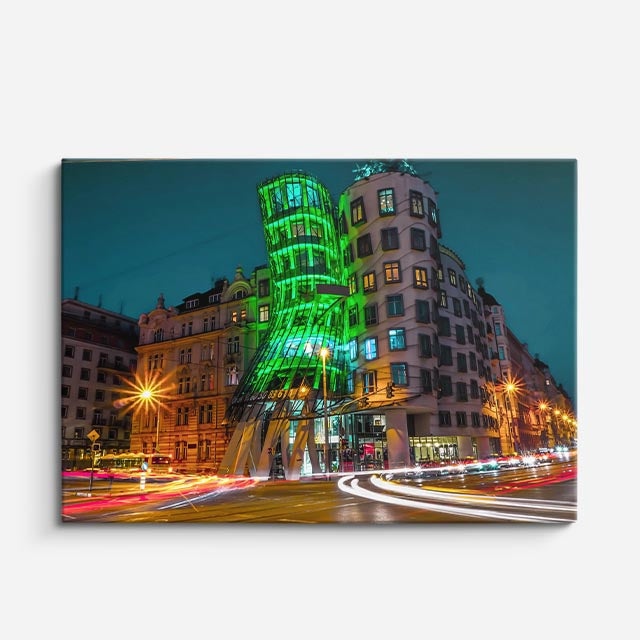 Cuadro canvas Casa Danzante Praga Nocturna - Arquitectura Iconica Urbano y Arquitectura - Vista Frente